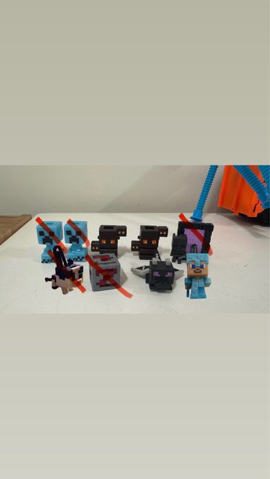Обменяем или продам фигурки minecraft kinder