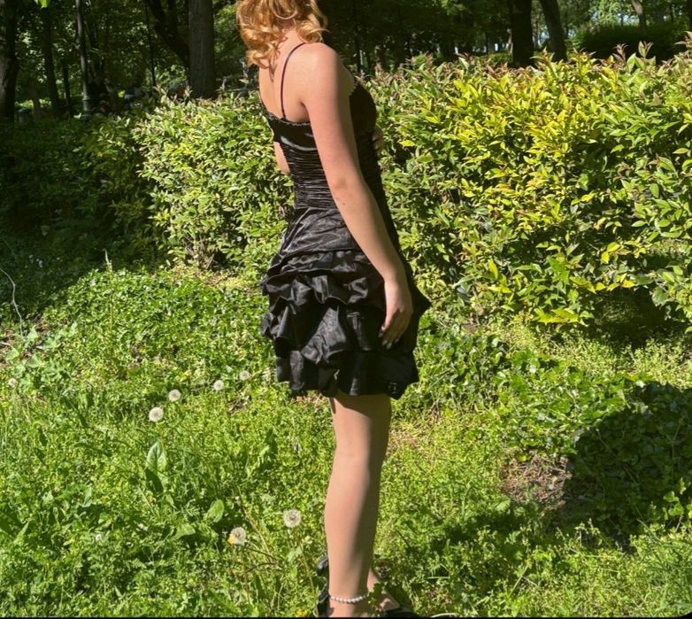 Къса официална рокля