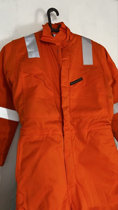 Продается зимний комбинезон.