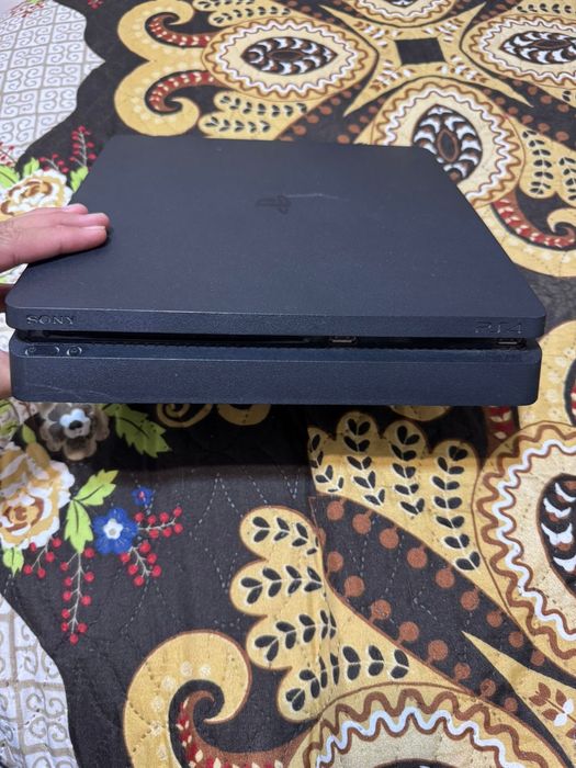 Playstation 4 slim