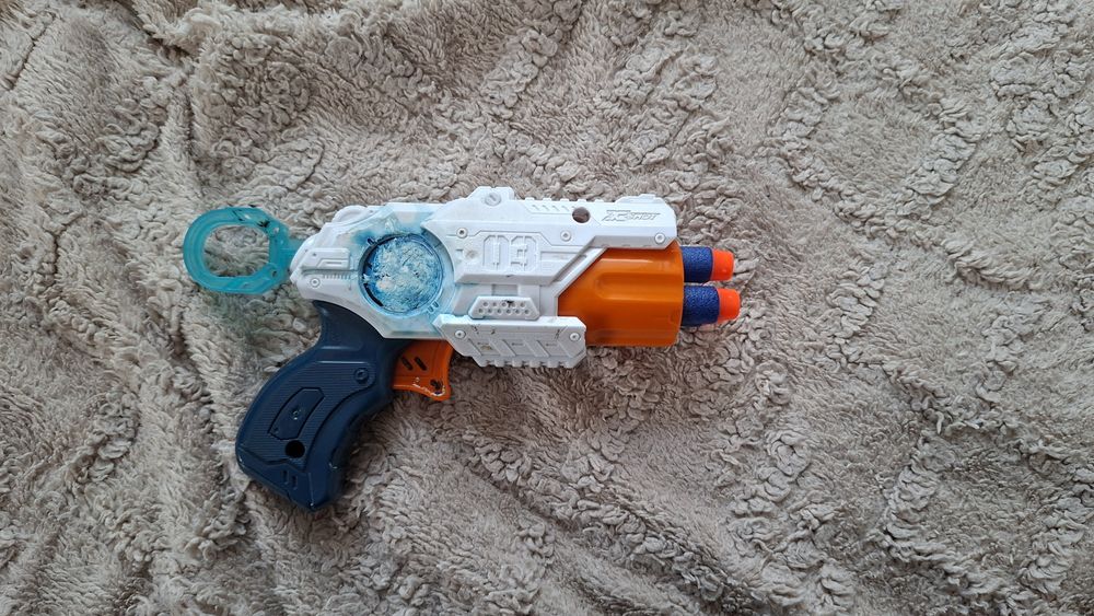 Vand 2 pistoale x shot