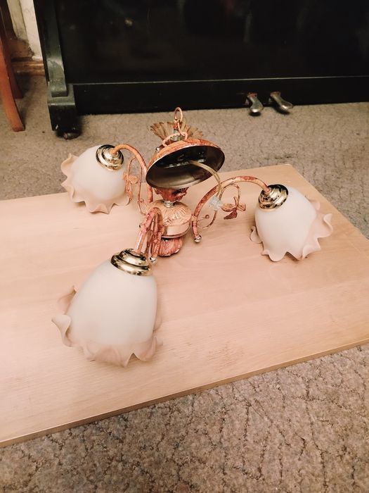 Люстра 3-рожковая продаю