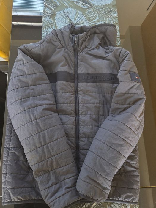 Geaca hilfiger,  marimea M,  stare foarte bună,  preț 230 roni