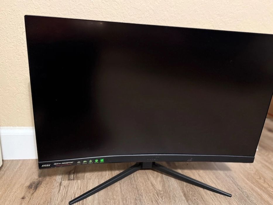 MSI gaming monitor si pc set