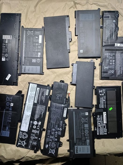 Продавам батерии за лаптоп