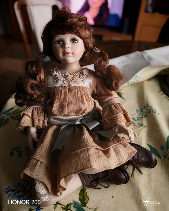 Фарфоровая кукла