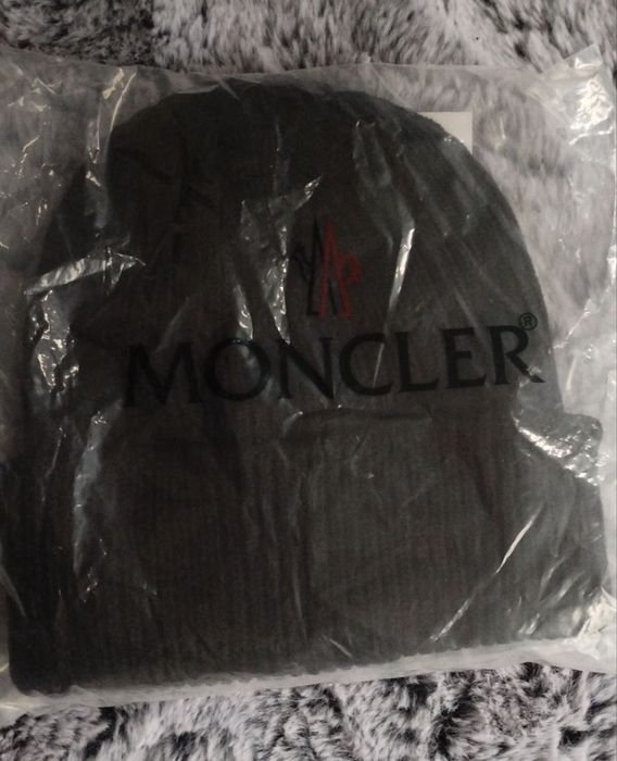 caciula moncler noua