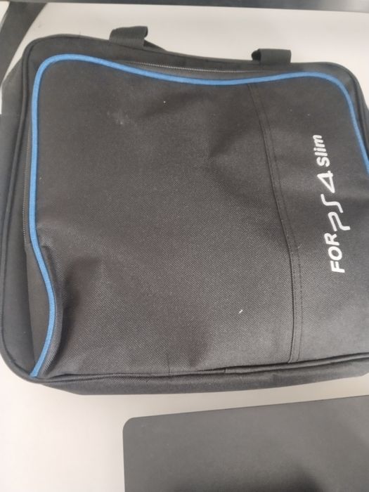 Playstation 4 slim