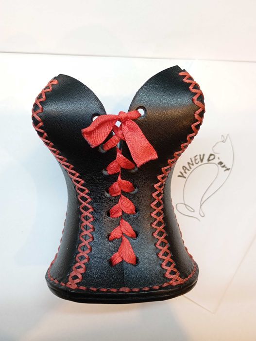 Моливник / органайзер / контейнер за моливи и химикали за бюро