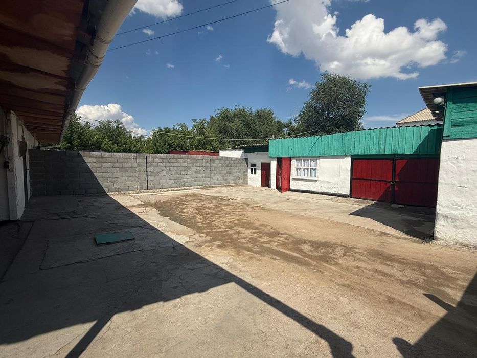 3 бөлмелі жер үй сатылады!