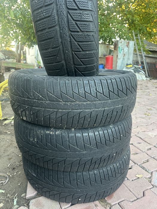 Anvelope iarna 235/65r17