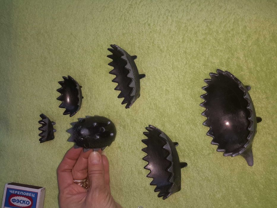 Продам металлических ёжиков советского времени.