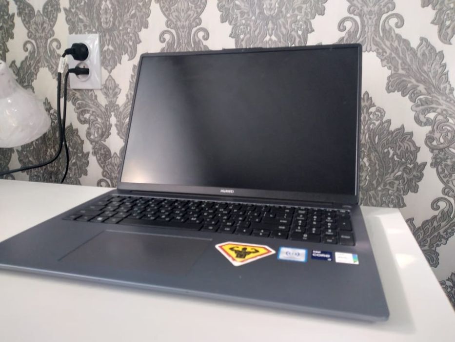Продам ноутбук Huawei D16 i9