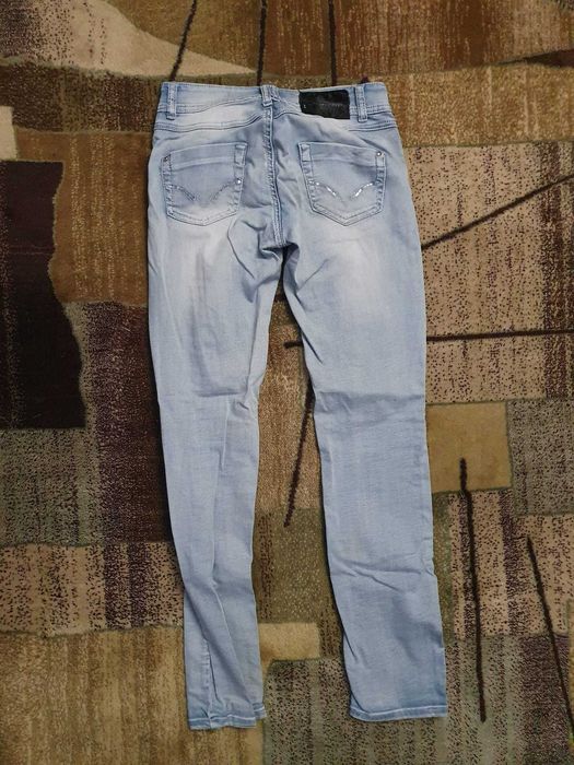 Blugi femei marime 32