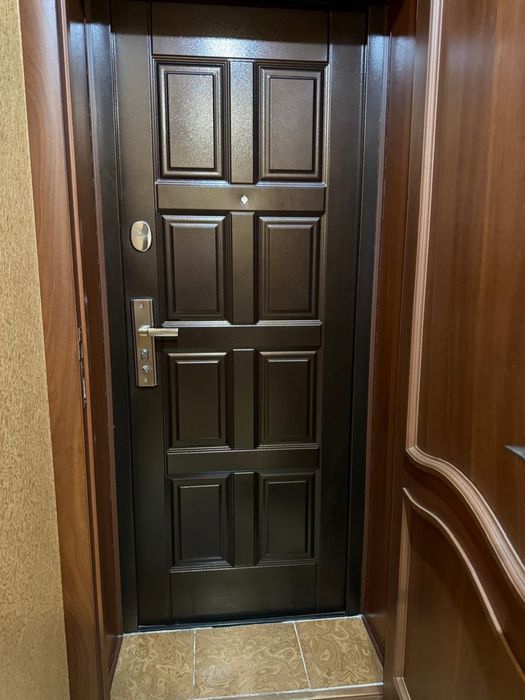 Продам металлическую дверь. 80 см. В отличном состоянии