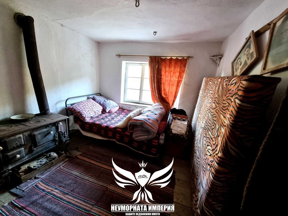 Продавам триетажна вила/къща 193РЗП с 220кв.м. двор в село Дряново община Лъки
