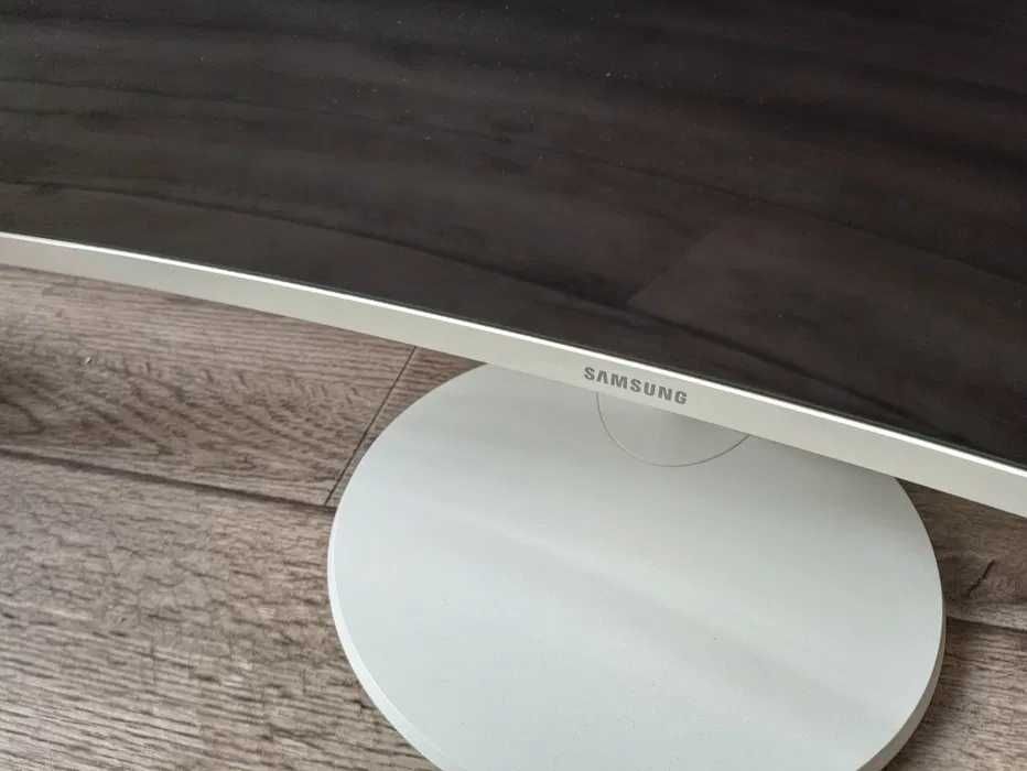 Монитор Samsung 32 дюйма FullHD