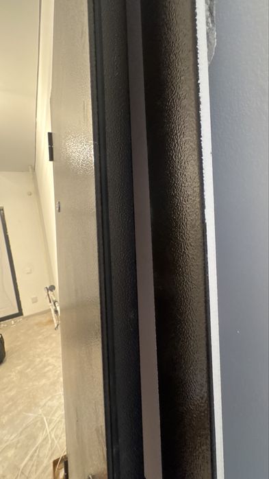 Продам входную дверь