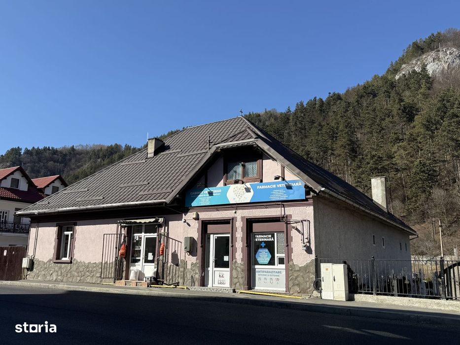 Casa in Bran cu SPATII  COMERCIALE, zona centrala