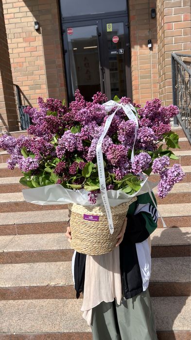 Букет из сирень в корзине