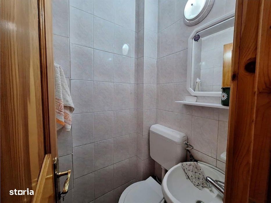 Casă cu 6 camere, curte și mansardă Bacău