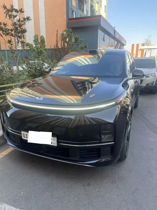 Li‑Auto L9 Max 2022,  215 км