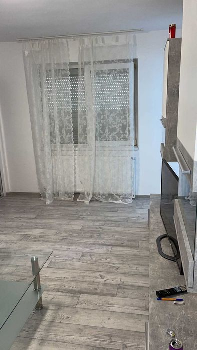 Inchiriez apartament 3 camere