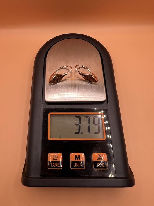 Продам золотые серьги.