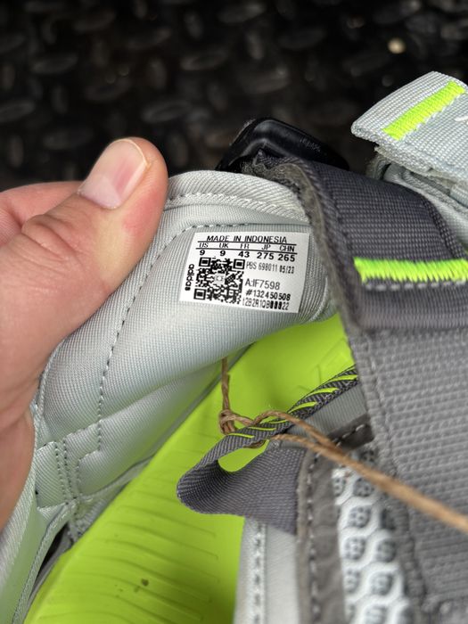 Продам сандали adidas