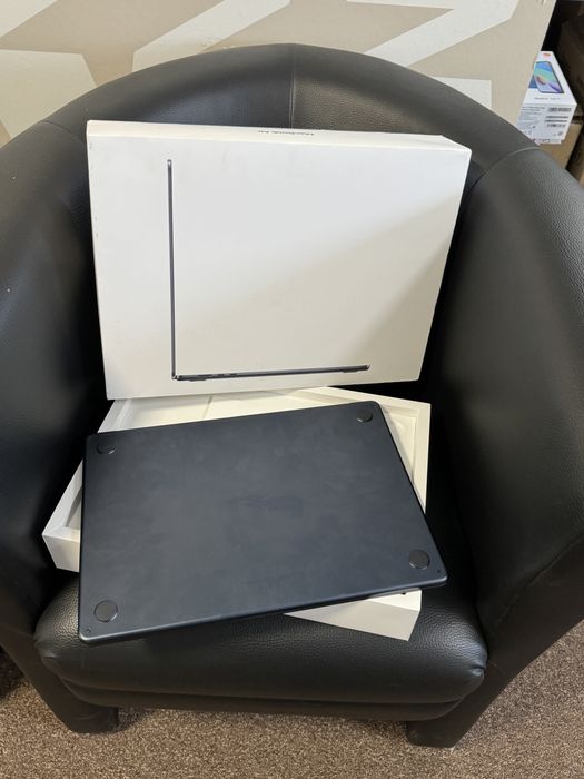 MacBook Air 15 - inch 2023 / Apple M2 / 256 Gb / 8 Gb / Space gray |