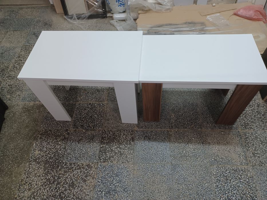 Продават се 2 холни маси