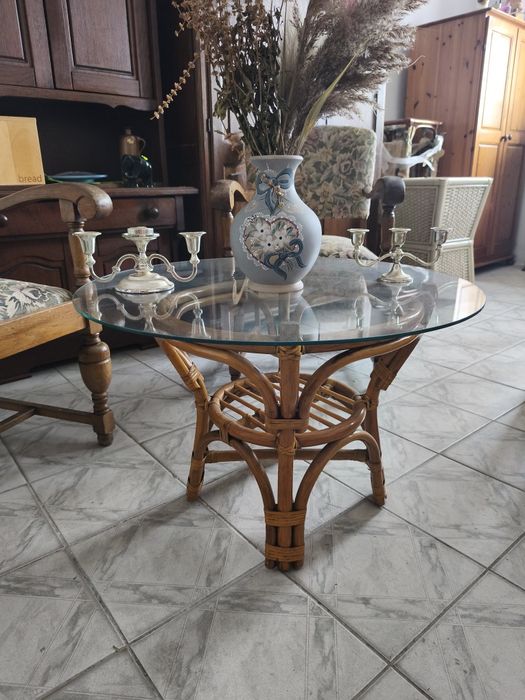 Măsuță din bambus cu blat de sticlă