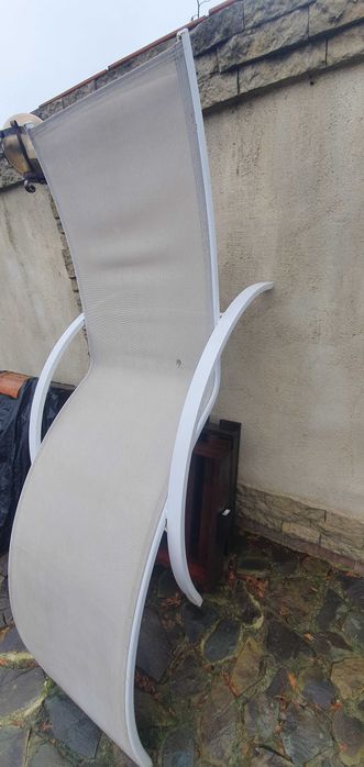 Sezlong fix foarte comod alb,stare bună!