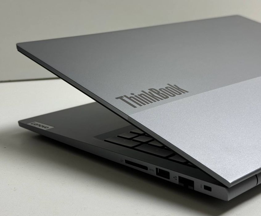 Noutbuk LENOVA 16 GB / 512 GB