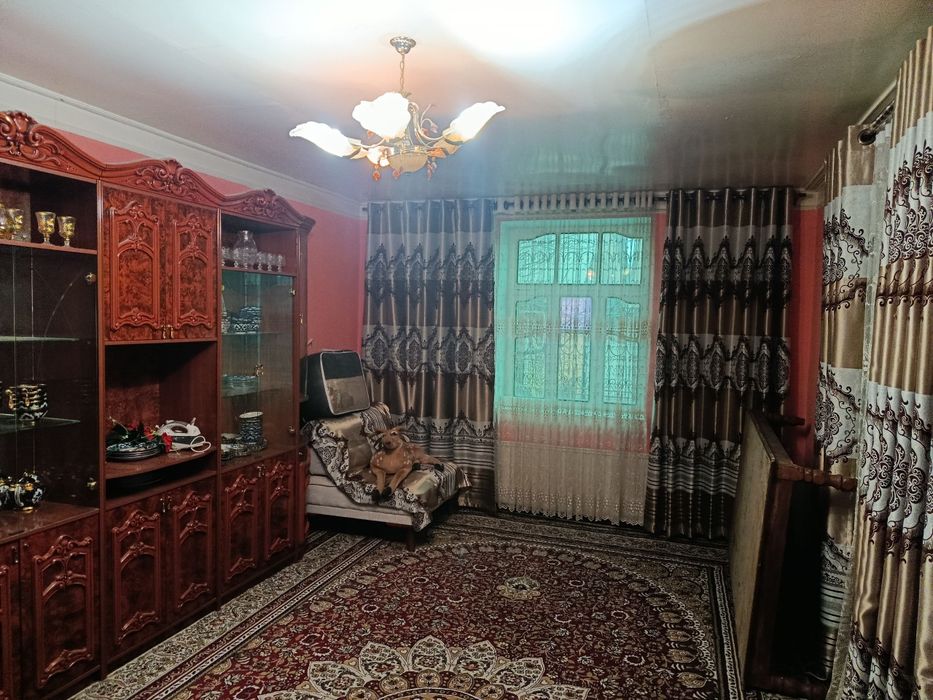 Uy sotiladi.   Xolati yaxshi