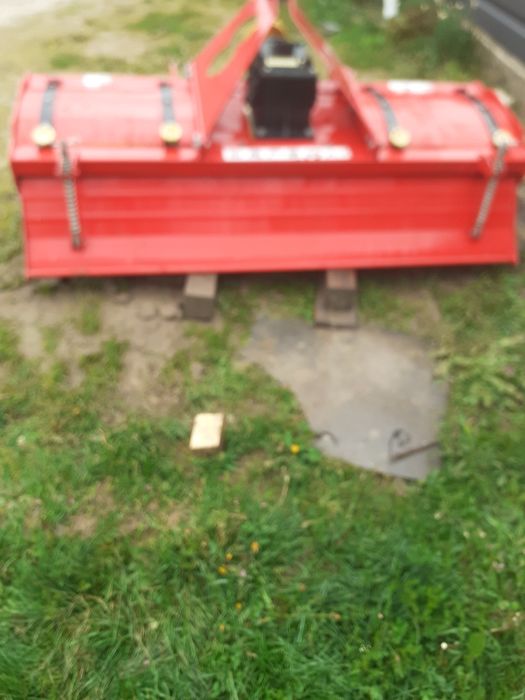 Vând freză nouă cu latimea de 1.80, cu disc de ambreiaj plus tirant central original nou.