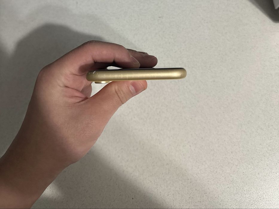 Продам iPhone XR