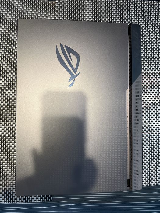 геймърски лаптоп ASUS ROG Strix G15 (като нов) + подарък Logitech PRO