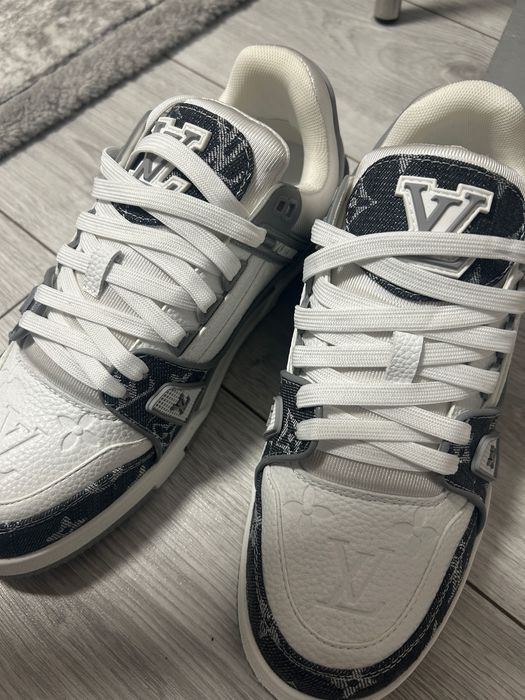 Vând adidași Luis Vuitton