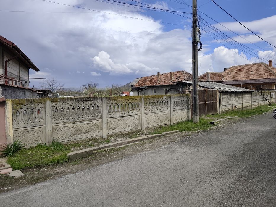 Vând pământ zona centrala Cerneți!