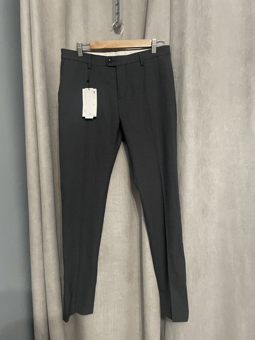 Pantaloni Zara.