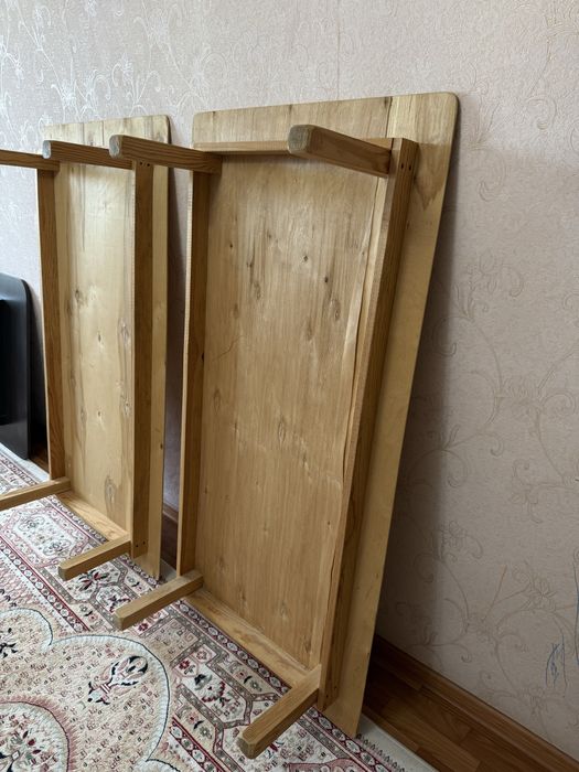 Деревянный стол