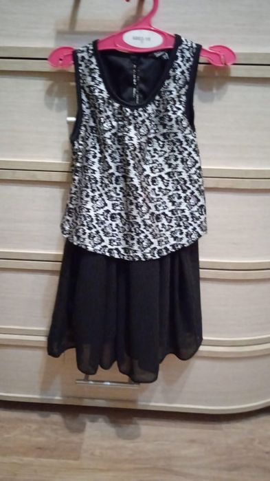 Продам нарядное платье на девочку