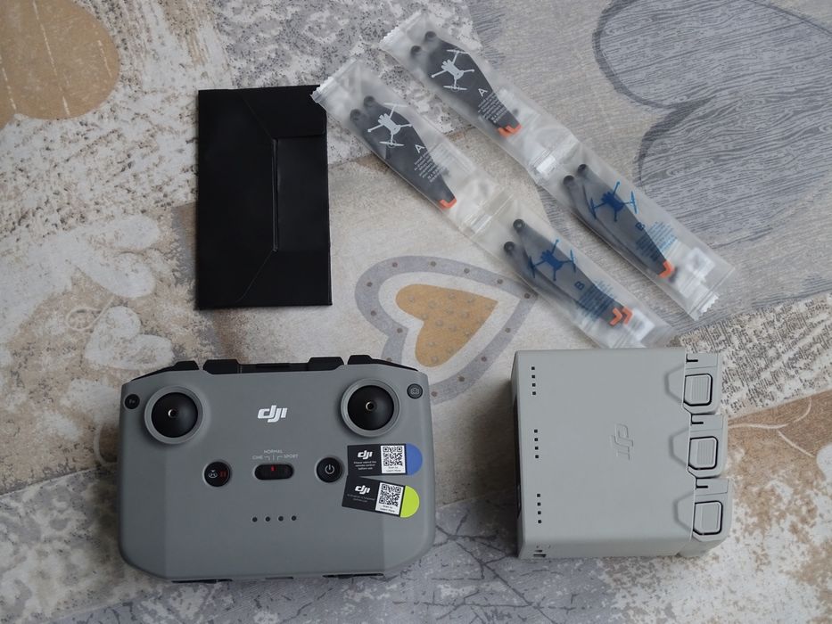 Sigilat! Drona DJI Mini 3 Fly More Combo + Card SD 256 GB