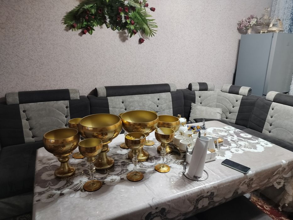 Уголок, очилади, кровать клб ишлатса хам булади. 3 миллион