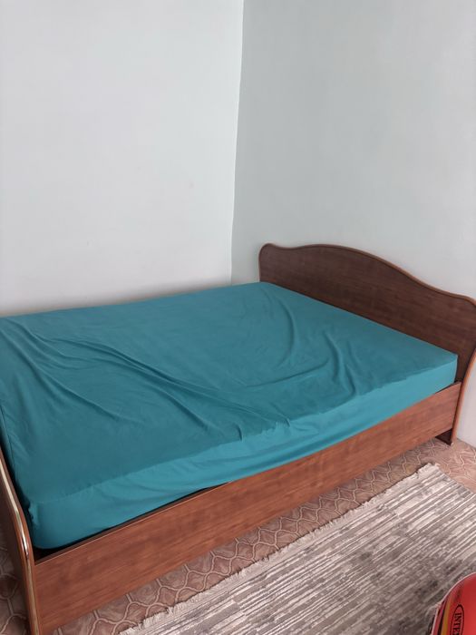 Кровать с комодом и тумбами