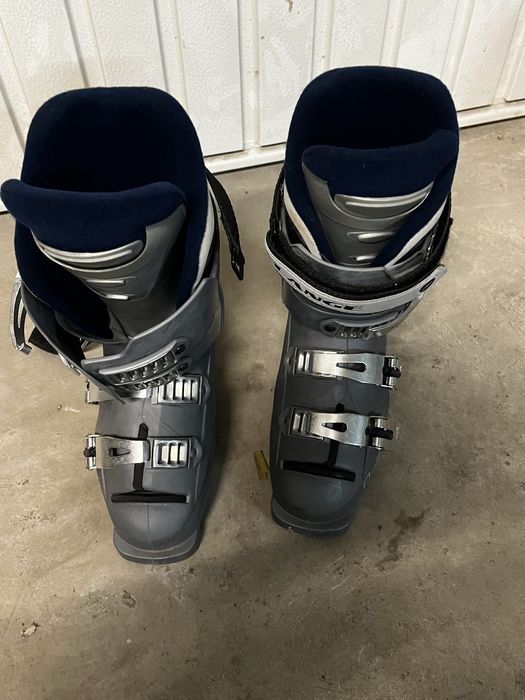 Детски ски обувки, цената е за двата чифта