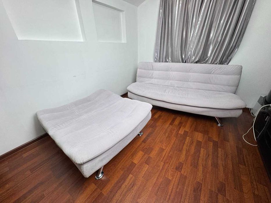 Продам два раскладывающихся дивана с механизмом «Книжка», белые