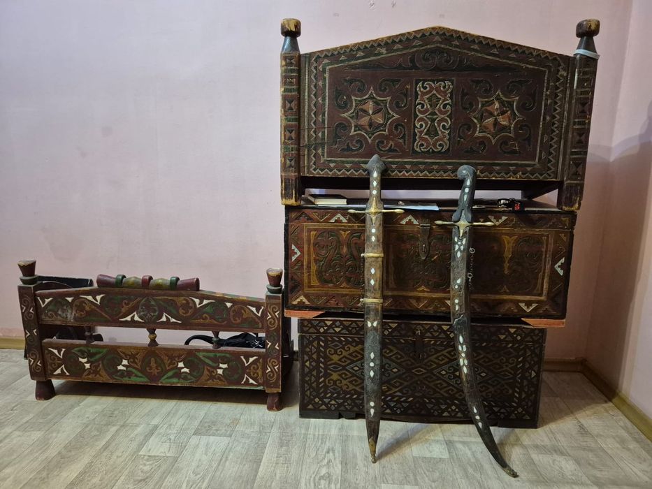 Қол өнер сатылады