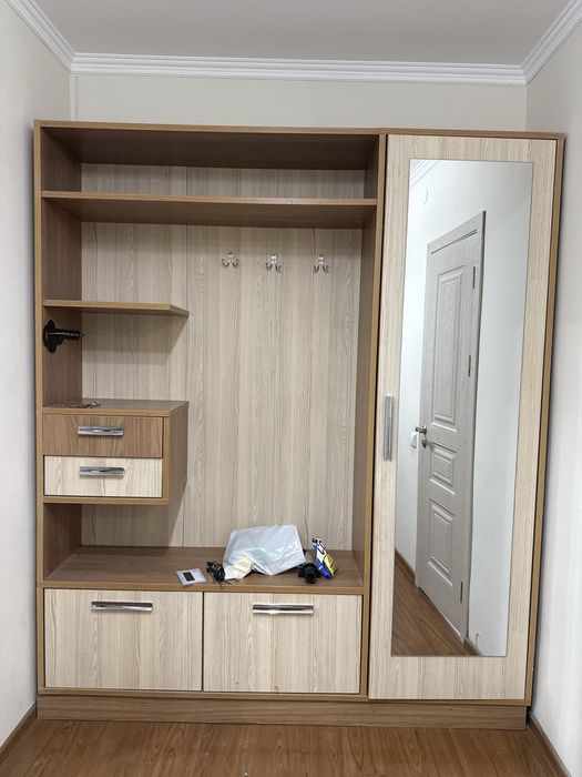 Прихожая, шкаф с полочками